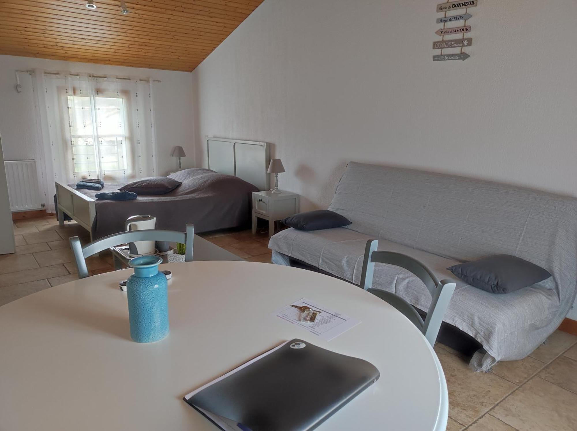 Les Chenets Bed & Breakfast Chenay  Exterior photo