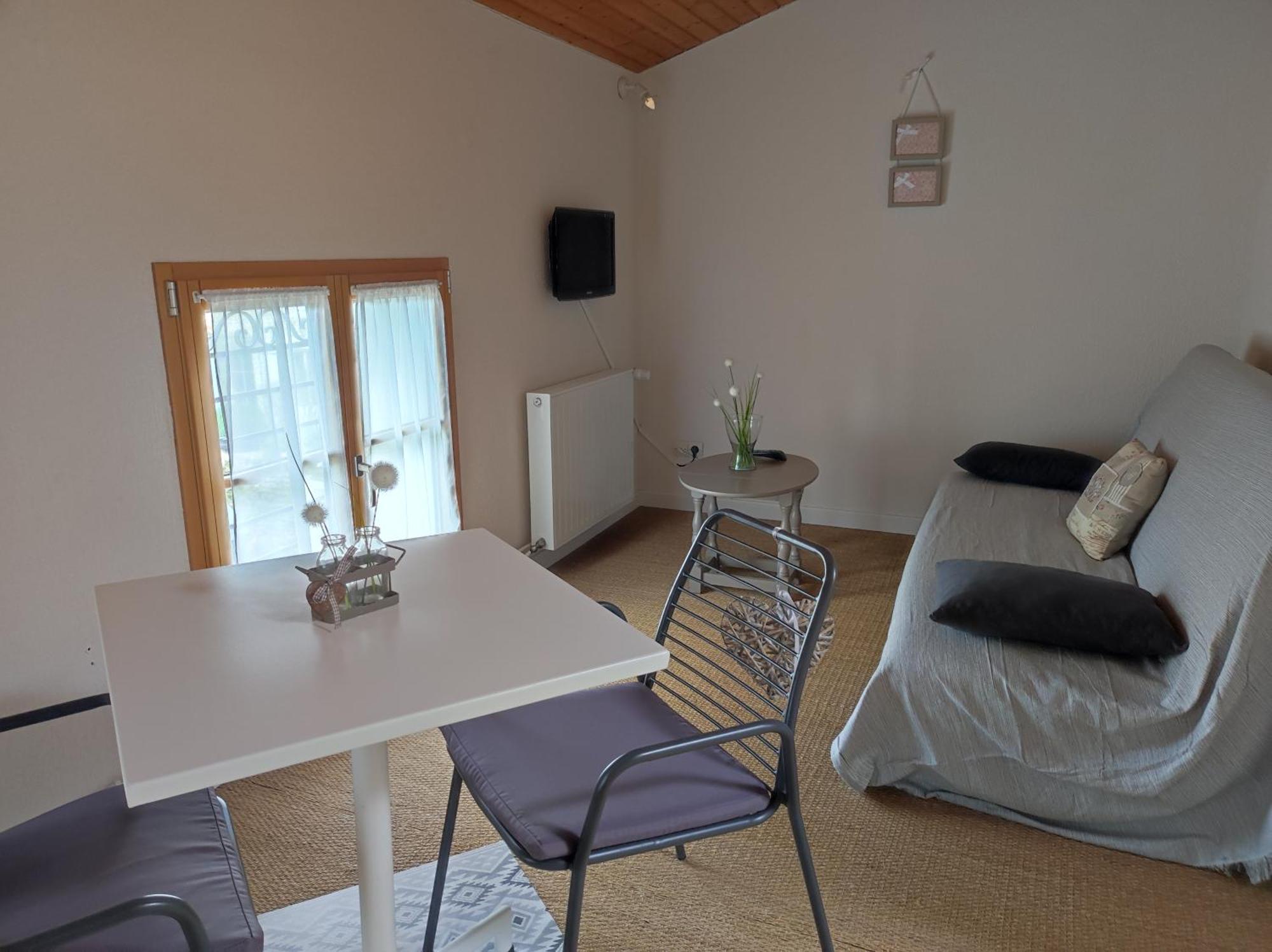 Les Chenets Bed & Breakfast Chenay  Exterior photo